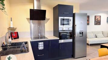 Fridge, microwave, oven, coffee/tea maker