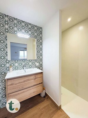 Shower, hair dryer - Tranquiloue - Le Nid de Jeanelle - 10min PuyduFou (Les Herbiers)