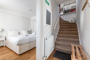 3 bedrooms, iron/ironing board, free WiFi, bed sheets - School Wynd (No 6) | Elie (Elie)