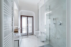 Shower, bidet - The Space Arena@100m (Verona)