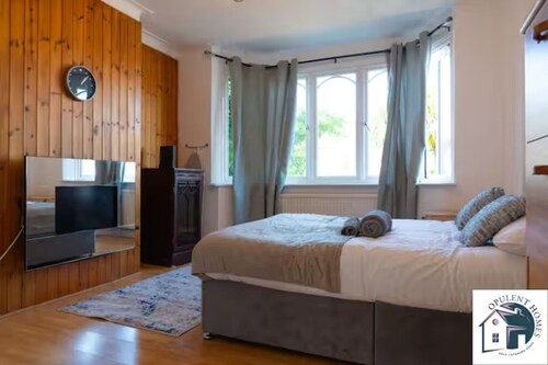 Tremendous 5-bedroom house in Earley perfect for family stays