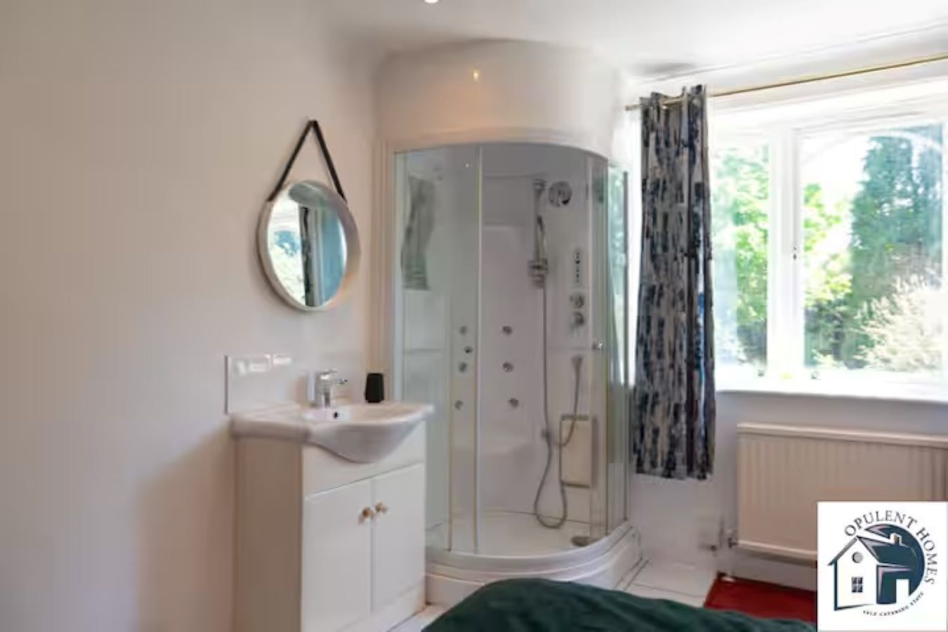 Serviettes fournies, papier toilette