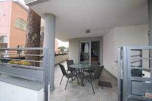 Outdoor dining - Beachfront Apartment (La Caletta)