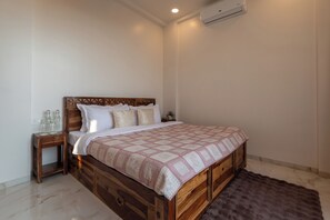 Villa, Balcony - ELIVAAS White House 4BHK Villa With Pool (Igatpuri)