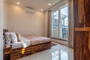 Villa, Balcony - ELIVAAS White House 4BHK Villa With Pool (Igatpuri)