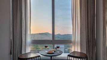 Villa Deluxe, balcón | Restaurantes