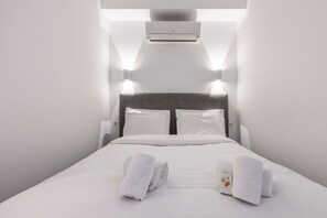 1 bedroom, iron/ironing board, travel cot, free WiFi - 2 PIECES MODERN FELIX FAURE A1B232 (Cannes)