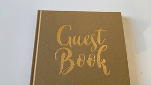 A brown book titled "Guest Book" with gold embossed lettering. - 🏆 T4 NEUF CENTRE-VILLE - 3 CHAMBRES - LIONS DE CANNES 2026 5 mn des Plages (Cannes)