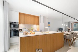 Fridge, microwave, oven, stovetop - Villa 85 - stylish stay for 6 in a car-free domain in Ostend (Oostende)