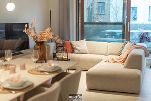 TV, offices - Villa 85 - stylish stay for 6 in a car-free domain in Ostend (Oostende)