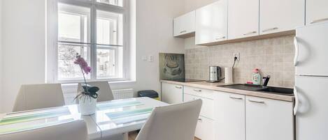 Apartment, 1 Bedroom, Garden View | Interior