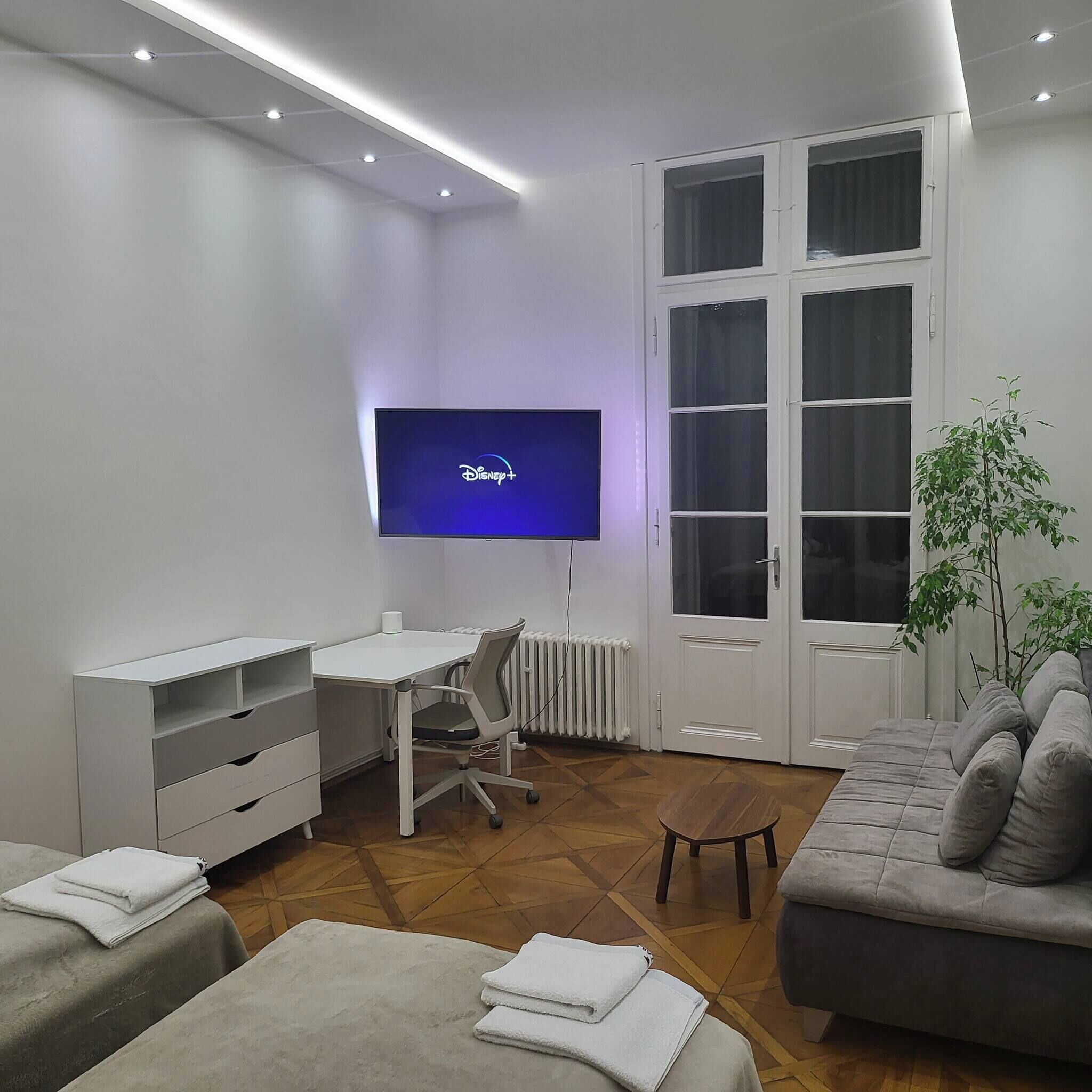 Apartment, 1 Bedroom, Garden View | Living room