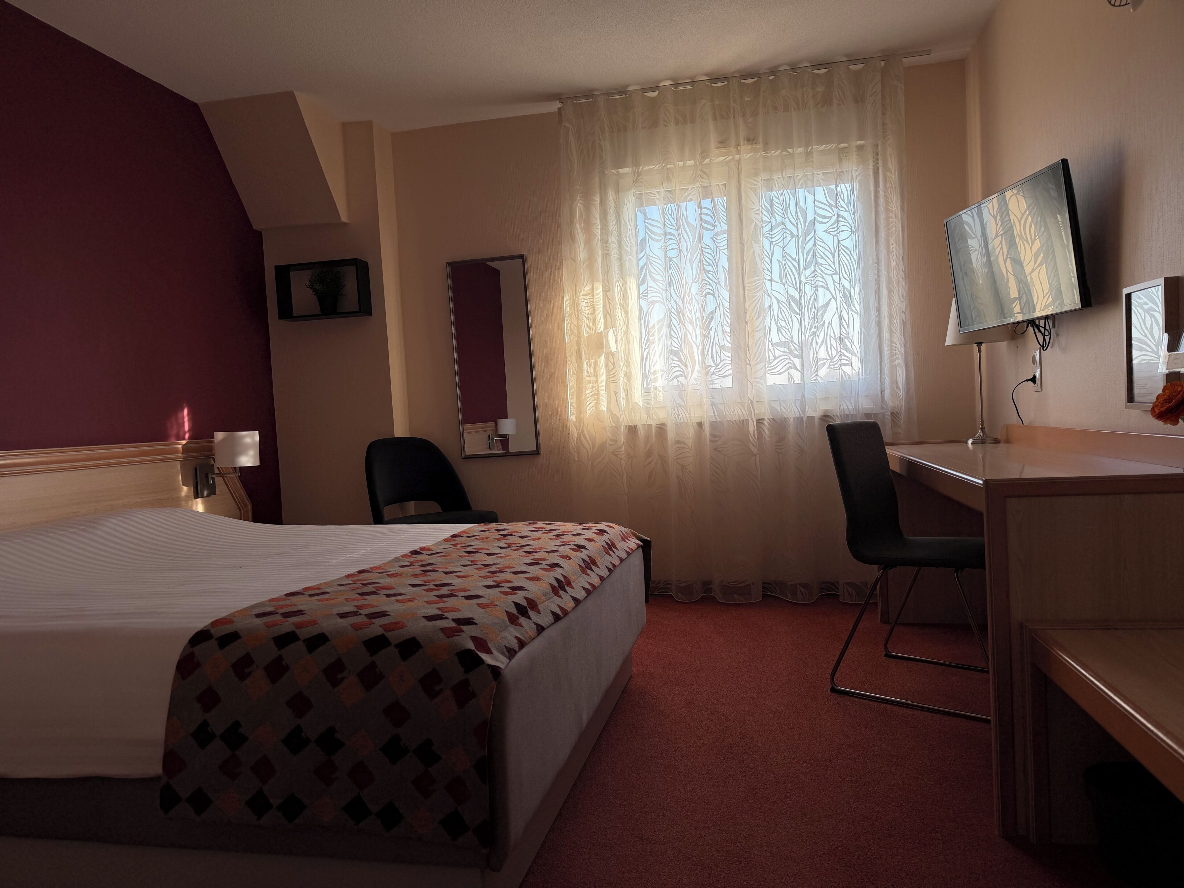 Habitación doble Confort | Escritorio, espacio para trabajar con laptop y wifi gratis 