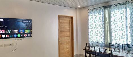 Apartment, 1 Bedroom | Dining room