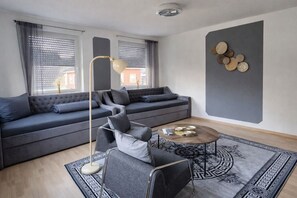 Living area - Vacation apartment Würzburg/Heidingsfeld Apartment R 1 Grau (Würzburg)