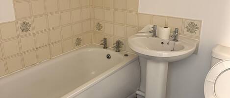 Apartment, 2 Bedrooms | Bathroom