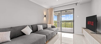 Brand New Riverfront Home, Pool and Sunrise Views