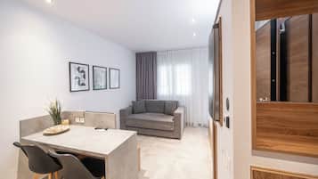 Deluxe Studio | Living area