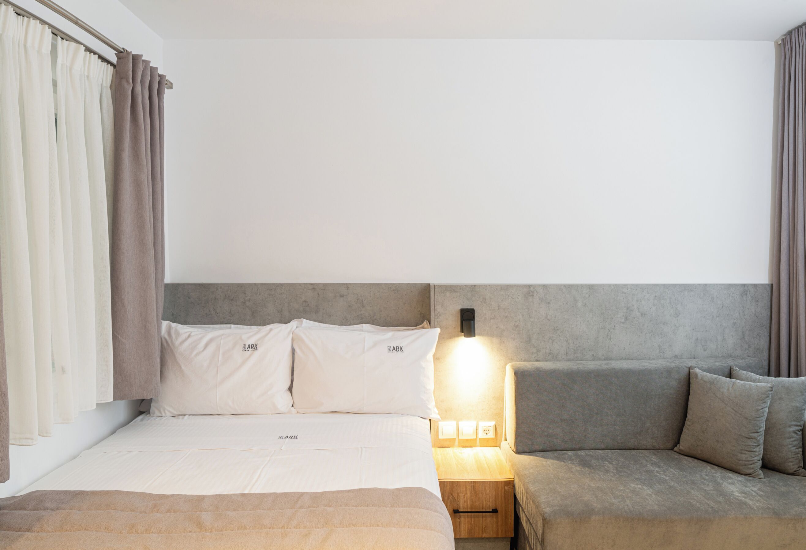Studio | In-room safe, desk, laptop workspace, blackout drapes