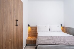 In-room safe, desk, laptop workspace, blackout curtains - Ark Urban Living (Kozani)