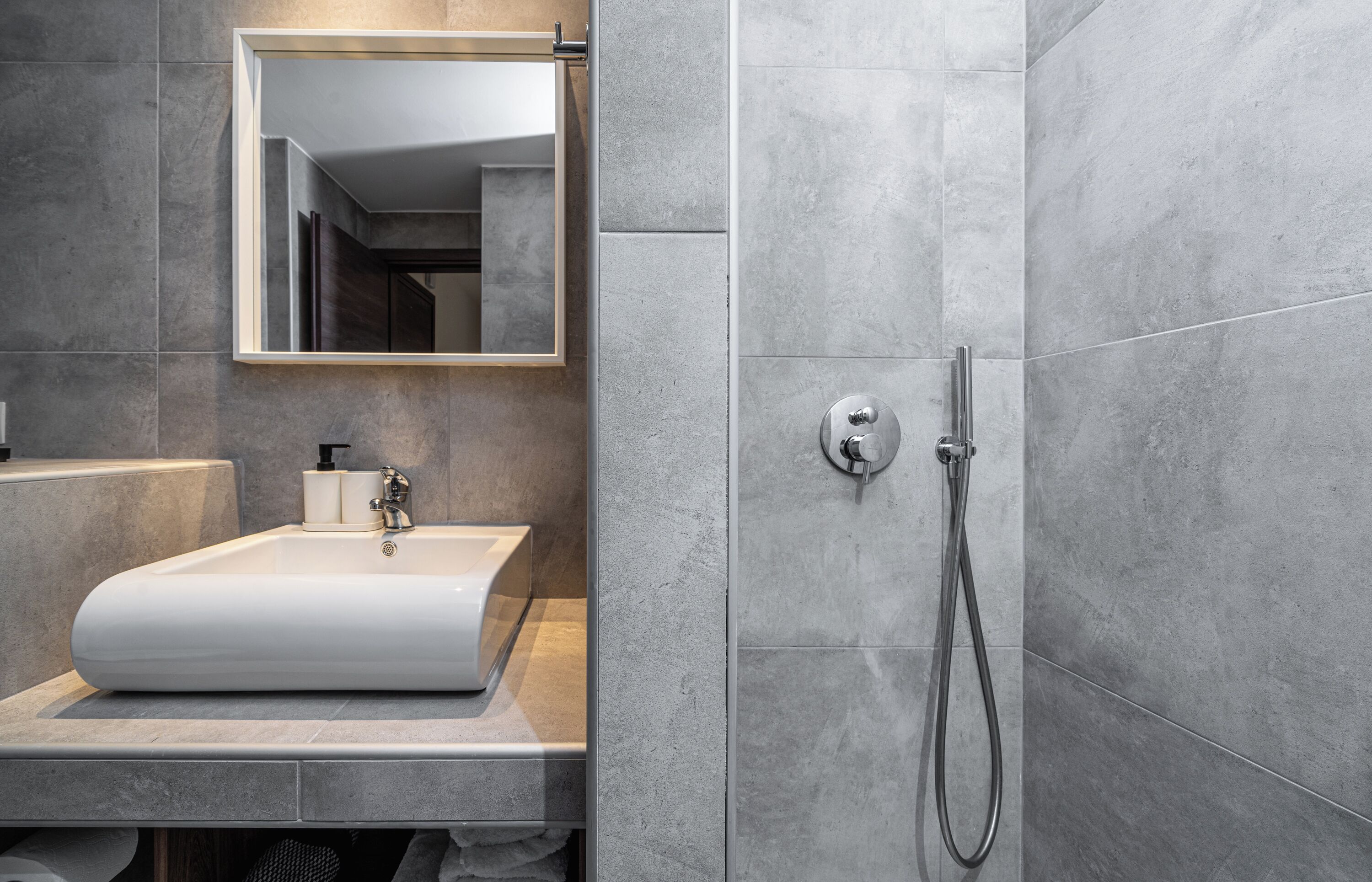 Deluxe Apartment | Bathroom