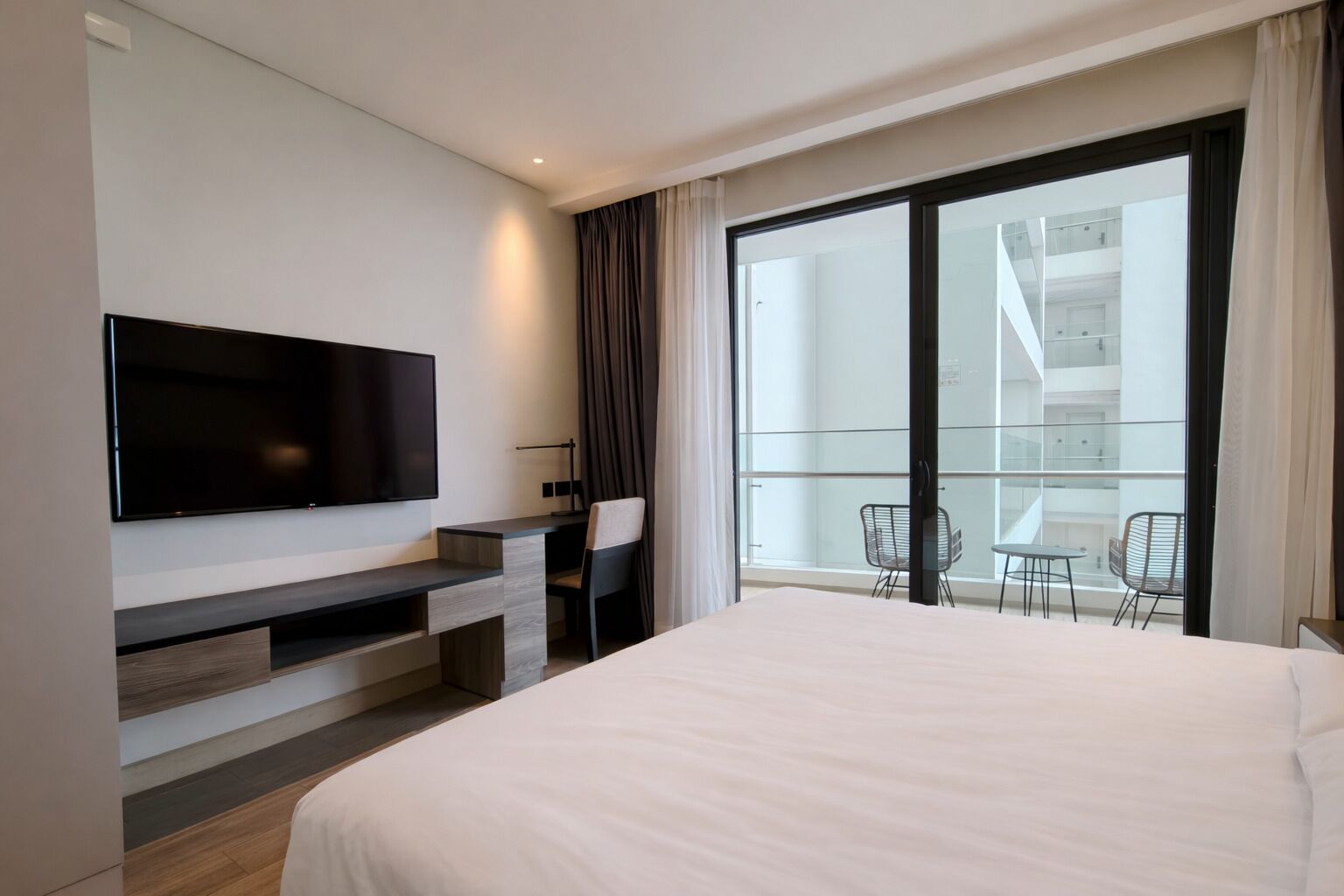 Premium Studio, Partial Ocean View | Desk, laptop workspace, free WiFi, bed sheets