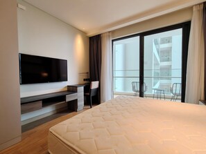 Premium Studio, Partial Ocean View - Luxury studio Sea view Ha Long by HALA (Ha Long)