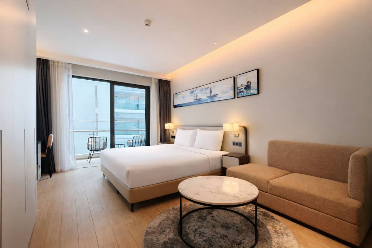 Desk, laptop workspace, free WiFi, bed sheets