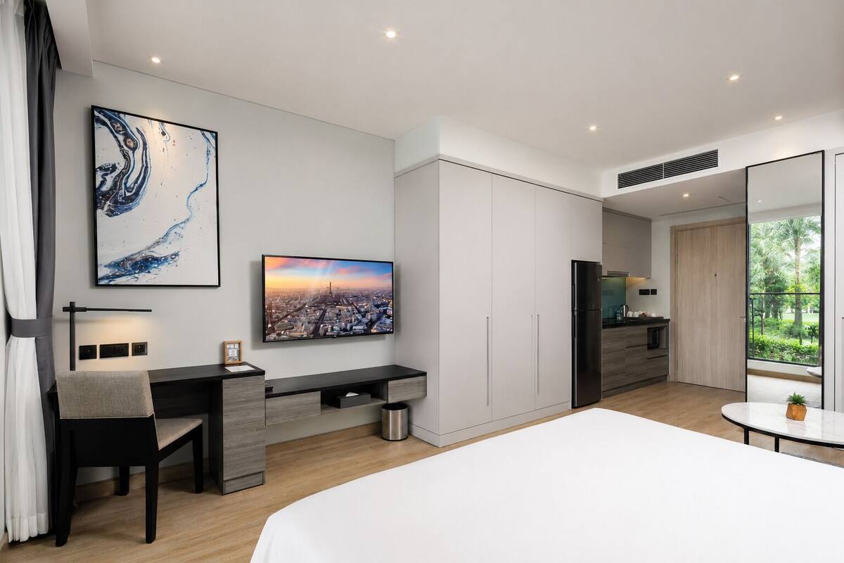 Premium Studio, Garden Area | Meja, ruang kerja komputer riba, Wi-fi percuma, cadar katil 