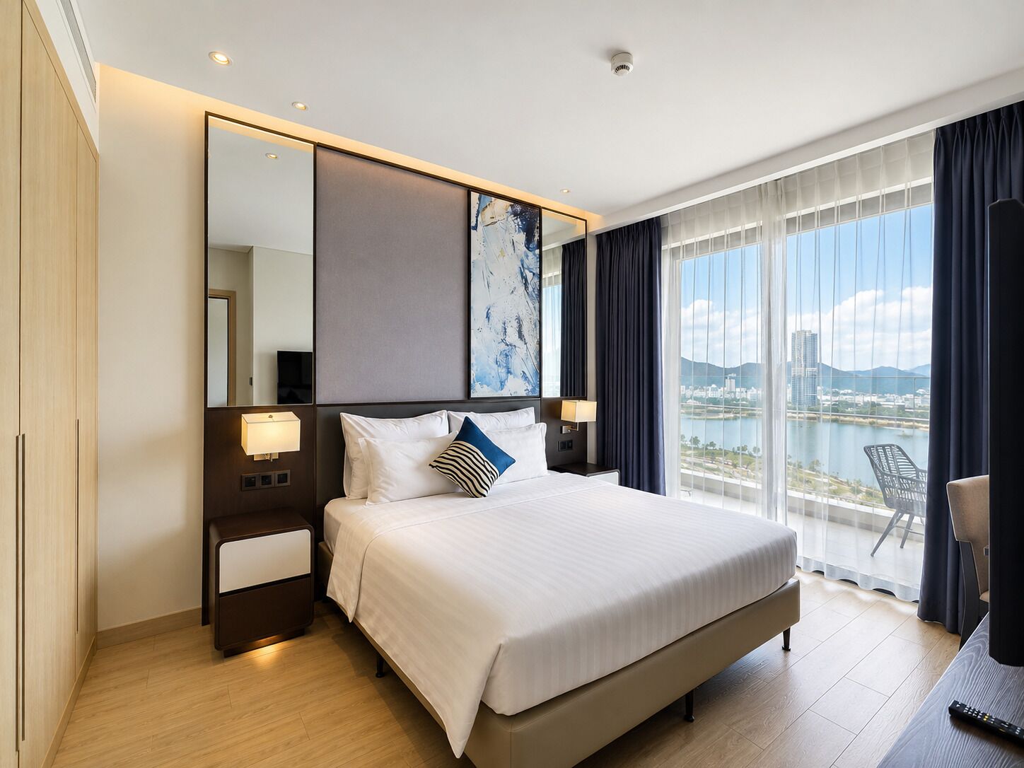 ห้องพรีเมียม | โต๊ะทำงาน, พื้นที่ทำงานแบบใช้แล็ปท็อป, Wi-Fi ฟรี, ผ้าปูที่นอน