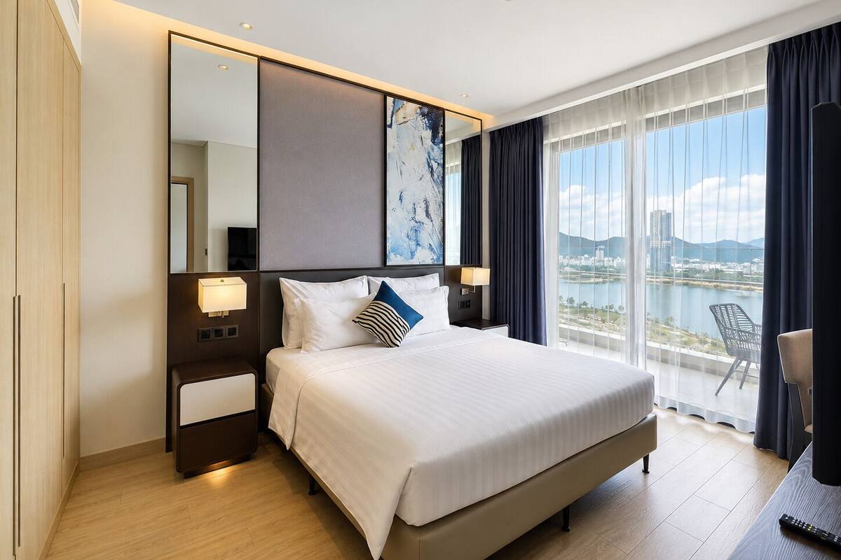 Premium Room | Meja, ruang kerja komputer riba, Wi-fi percuma, cadar katil 