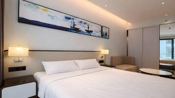 Escritorio, espacio para trabajar con laptop y wifi gratis