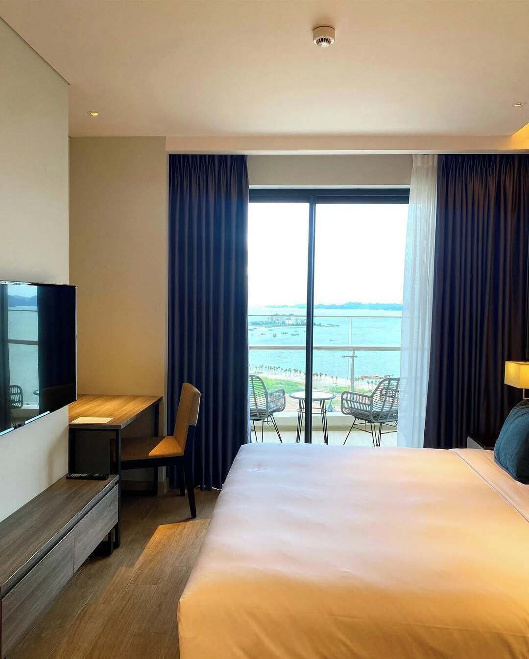 Premium Studio, Partial Ocean View | Desk, laptop workspace, free WiFi, bed sheets