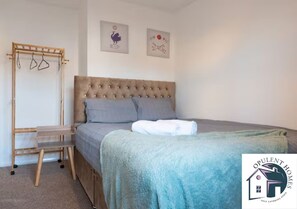 4 bedrooms, WiFi, bed sheets - Detached 4 bed, Modern Contractor Pad, Reading (Reading)