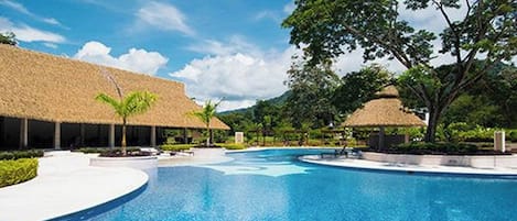 House, 4 Bedrooms, Balcony, Garden View | Pool