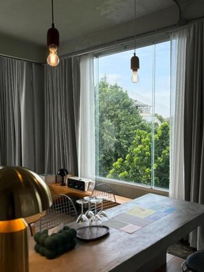 Basic Apartment, City View | Interior - Citrus House Phra-Arthit (Bangkok)