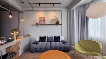 Basic Apartment, City View | Living area