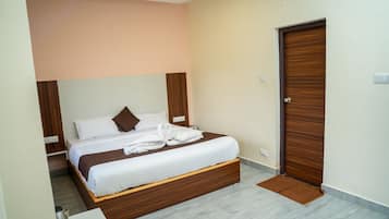 Deluxe Double Room, Balcony, Mountain View | Free WiFi