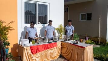 Free daily buffet breakfast