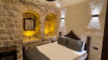Minibar, soundproofing, free WiFi, bed sheets