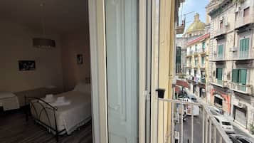 Appartement Familial, balcon, vue ville | Wi-Fi gratuit, draps fournis
