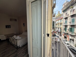 Family Apartment, Balcony, City View - Trasite (Naples)