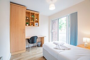4 dormitorios, tabla de planchar con plancha, wifi y ropa de cama