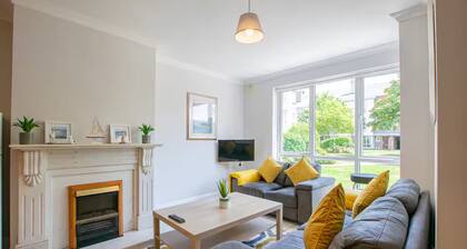Stylish & Practical 4-Bedroom Stay Close to Limerick’s Best Spots