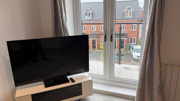 Apartment, 2 Bedrooms, Accessible, Balcony | Interior