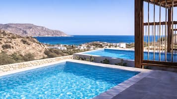 Duplex superior, piscina particular, vista para o mar | Piscina