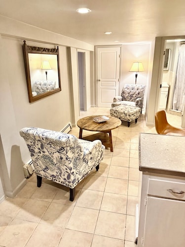 2 BR Sub Level Hampton Bays village apartment LIRR accessible to NYC