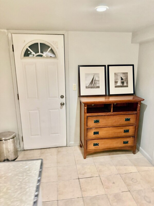 Unclassified image, 1 of 11, button - 2 BR Sub Level Hampton Bays village apartment LIRR accessible to NYC (Hampton Bays)