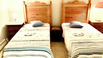 Fer et planche Ă repasser, Wi-Fi, draps fournis