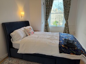 Unclassified image, 5 of 24, button - Luxurious Victorian 3Bedroom Flat in the Heart of Edinburgh (Edinburgh)